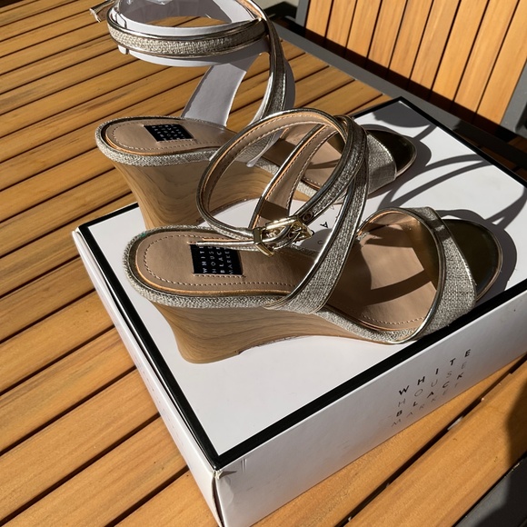 White House Black Market Kaylee Biscotti Wedge Heels *New With Tags* Sz 7M - Picture 4 of 4